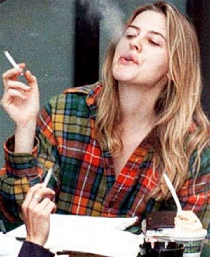 Does Alicia Silverstone Smoke?