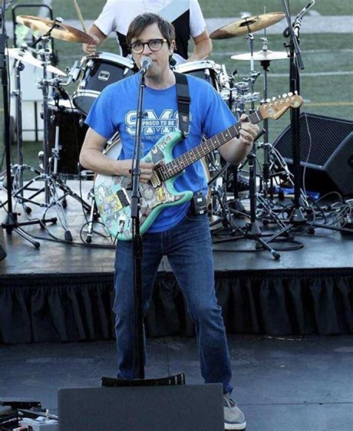 Rivers Cuomo Height: The Truth Revealed